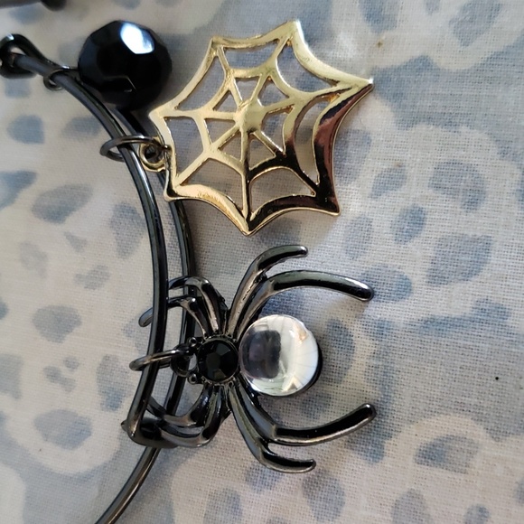 7 Items Bundle Spider Ring Spider Bracelet Halloween Pin Tarantula Ring - Picture 7 of 16